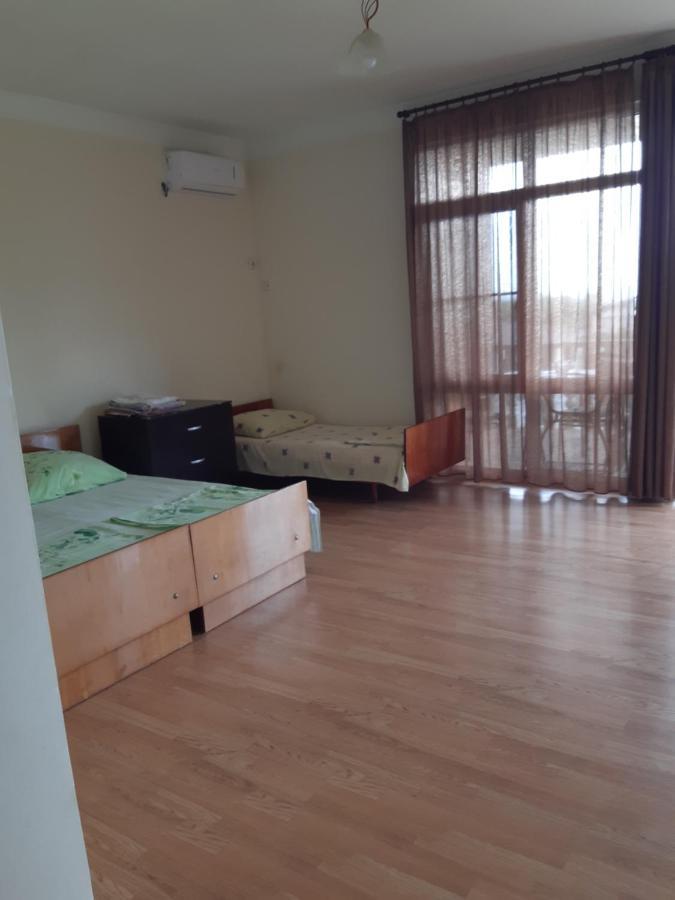 New Athos Guesthouse On Topchan 17 מראה חיצוני תמונה